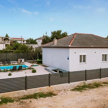 Stunning In With Outdoor Swimming Pool Holiday home