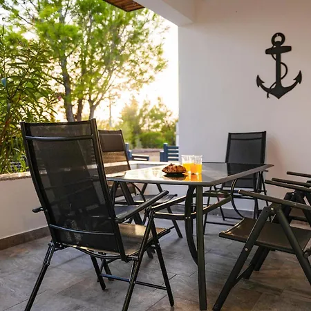Stunning In With Outdoor Swimming Pool Holiday home *