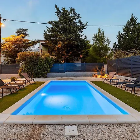 Stunning In With Outdoor Swimming Pool Holiday home *