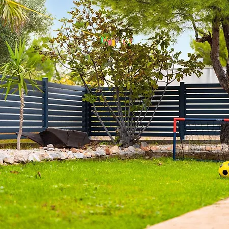 Stunning In With Outdoor Swimming Pool Seline
