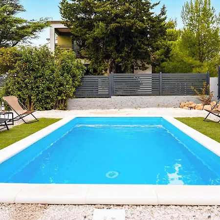 Stunning In With Outdoor Swimming Pool Seline