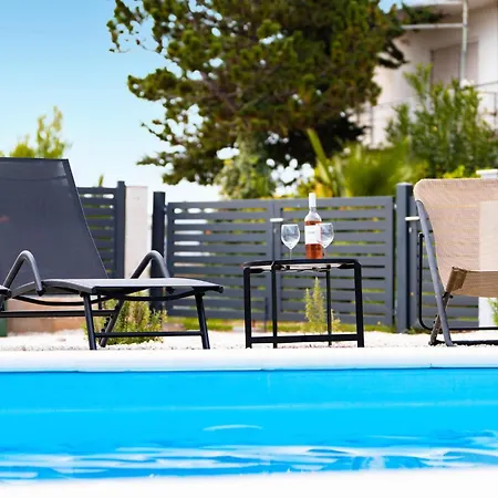 Holiday home Stunning In With Outdoor Swimming Pool