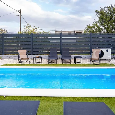 Stunning In With Outdoor Swimming Pool Holiday home